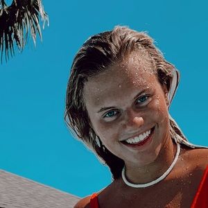 Meet your Posher, Holly